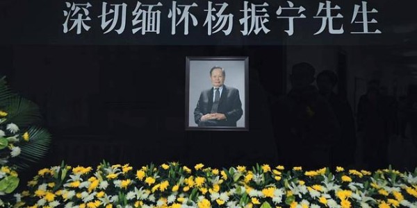 开云-卷巨额遗产出逃英国，给杨振宁戴绿帽子，翁帆身上的谣言有多离谱